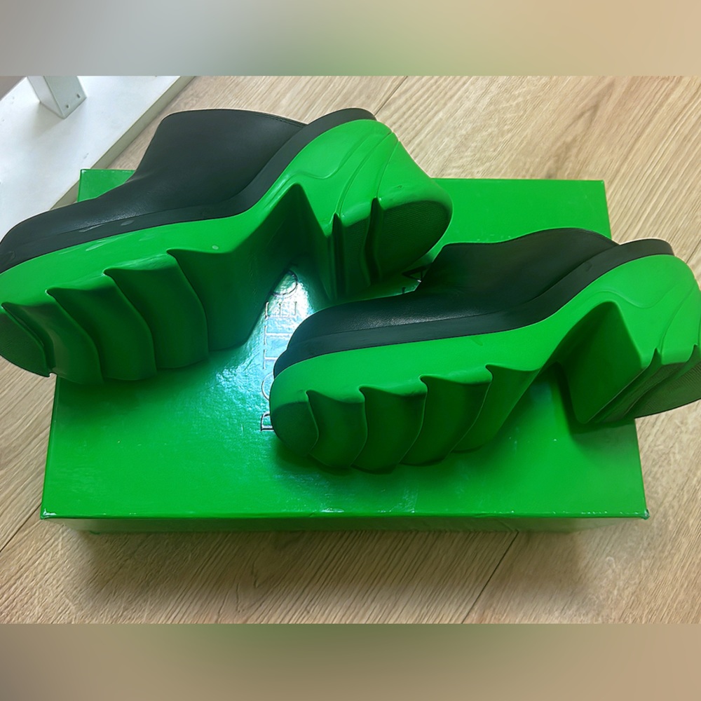 Bottega Veneta BLACK-GRASS Mules slightly used.